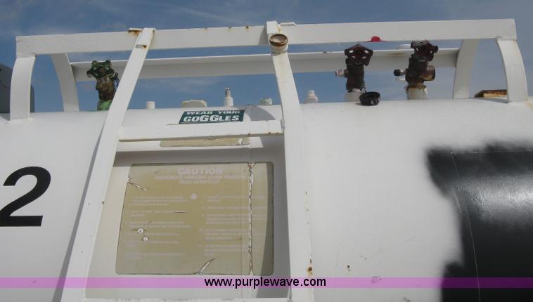 image for item E3232 Anhydrous ammonia tank