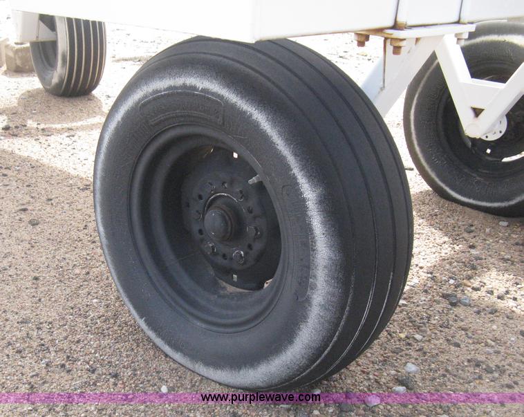 image for item E3232 Anhydrous ammonia tank