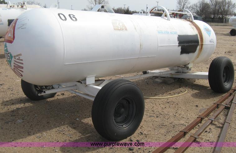 image for item E3233 Anhydrous ammonia tank