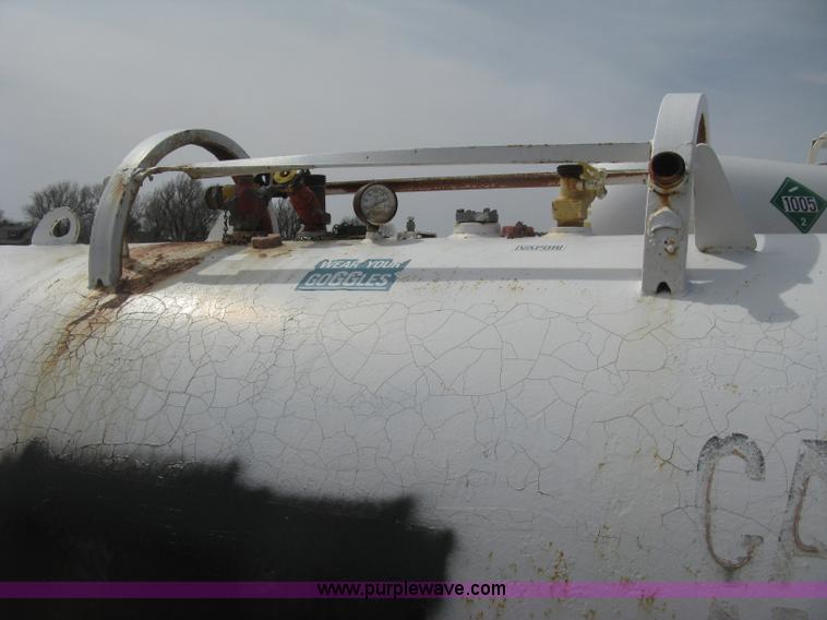 image for item E3233 Anhydrous ammonia tank