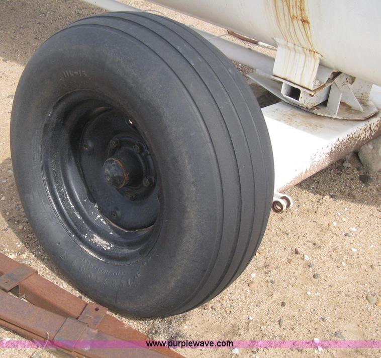 image for item E3233 Anhydrous ammonia tank