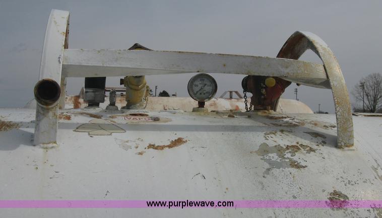 image for item E3234 Anhydrous ammonia tank