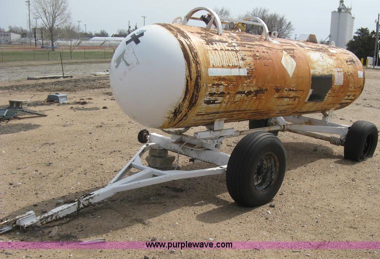image for item E3236 Anhydrous ammonia tank