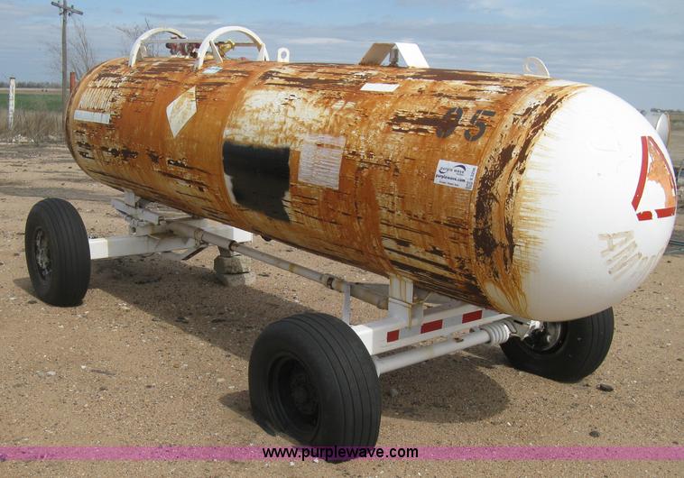 image for item E3236 Anhydrous ammonia tank