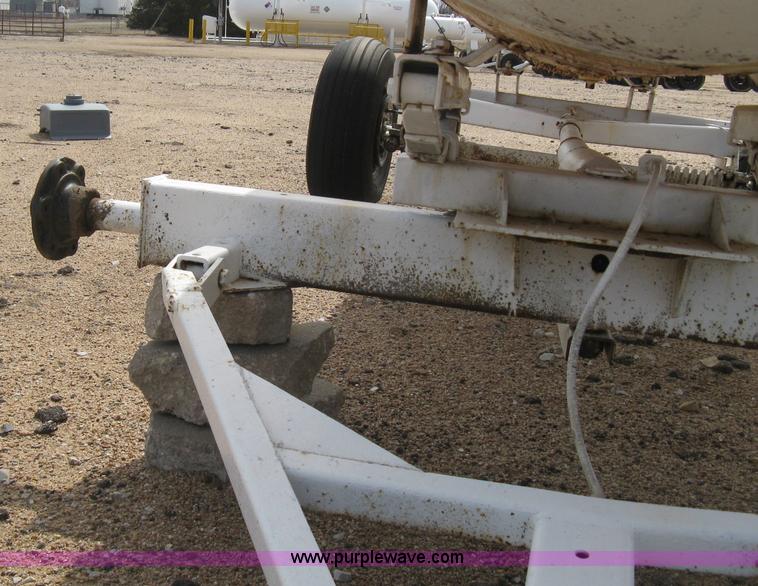 image for item E3236 Anhydrous ammonia tank