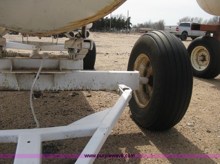 image for item E3236 Anhydrous ammonia tank