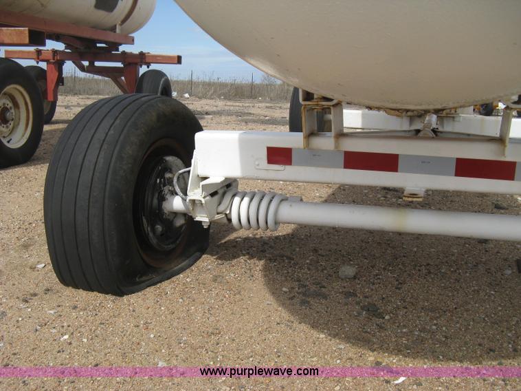 image for item E3236 Anhydrous ammonia tank