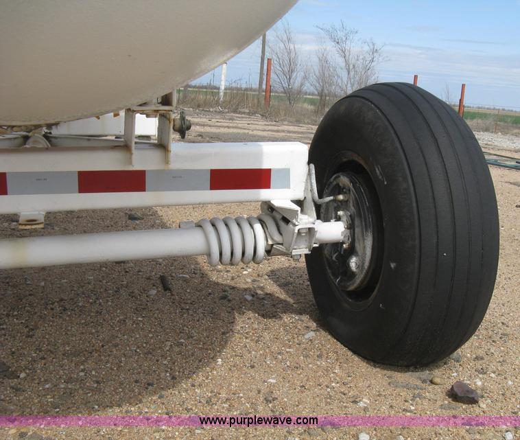 image for item E3236 Anhydrous ammonia tank