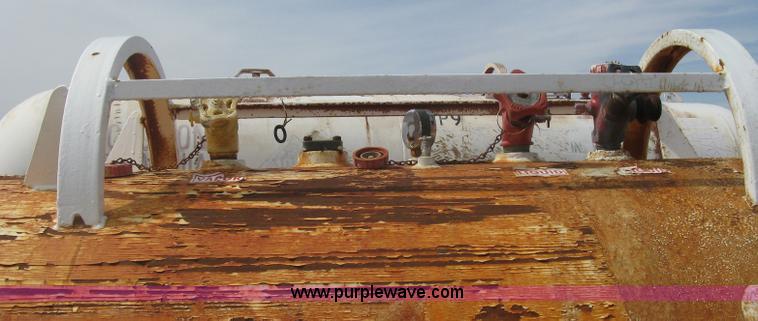 image for item E3236 Anhydrous ammonia tank