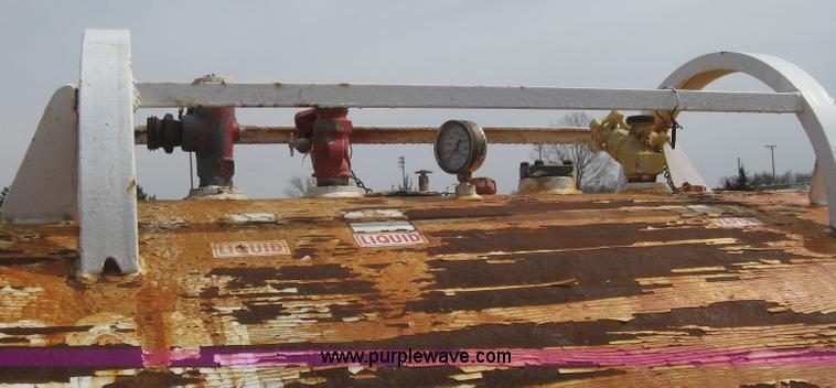 image for item E3236 Anhydrous ammonia tank