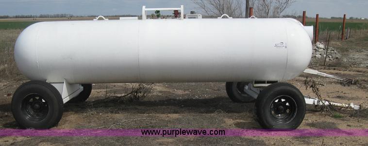 image for item E3237 Anhydrous ammonia tank