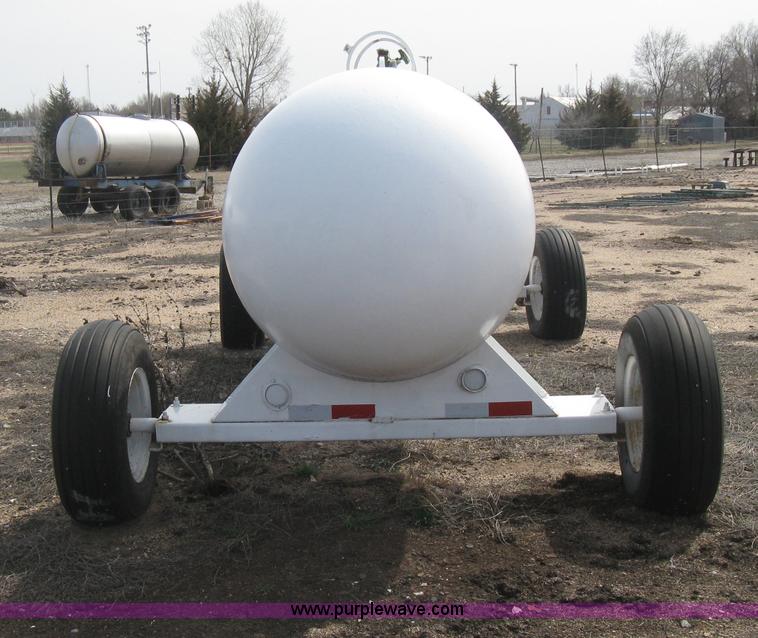 image for item E3237 Anhydrous ammonia tank