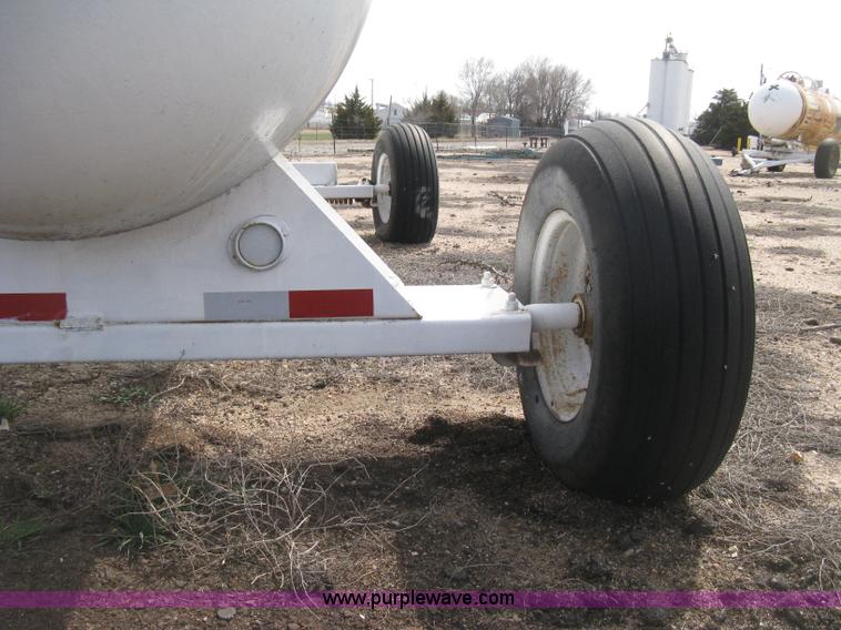 image for item E3237 Anhydrous ammonia tank