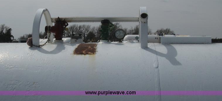 image for item E3237 Anhydrous ammonia tank