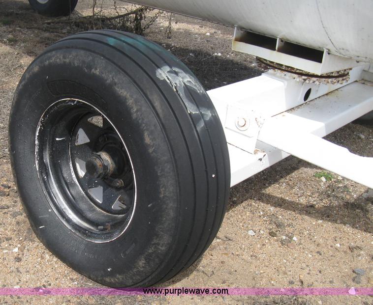 image for item E3237 Anhydrous ammonia tank