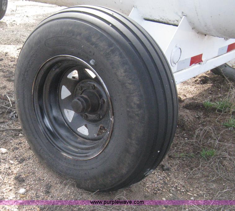 image for item E3237 Anhydrous ammonia tank