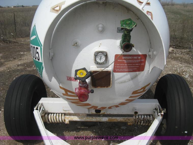 image for item E3238 Anhydrous ammonia tank