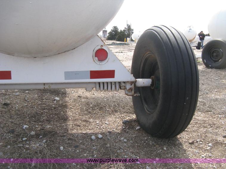 image for item E3238 Anhydrous ammonia tank