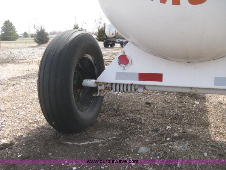 image for item E3238 Anhydrous ammonia tank