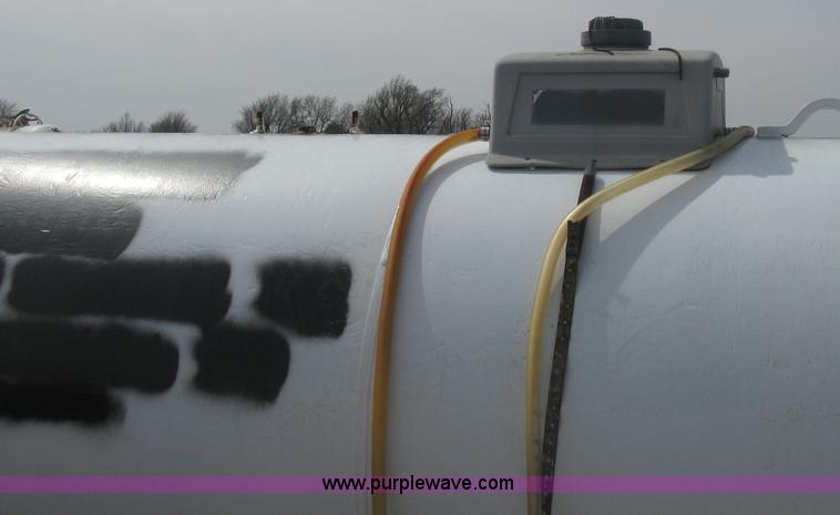 image for item E3238 Anhydrous ammonia tank