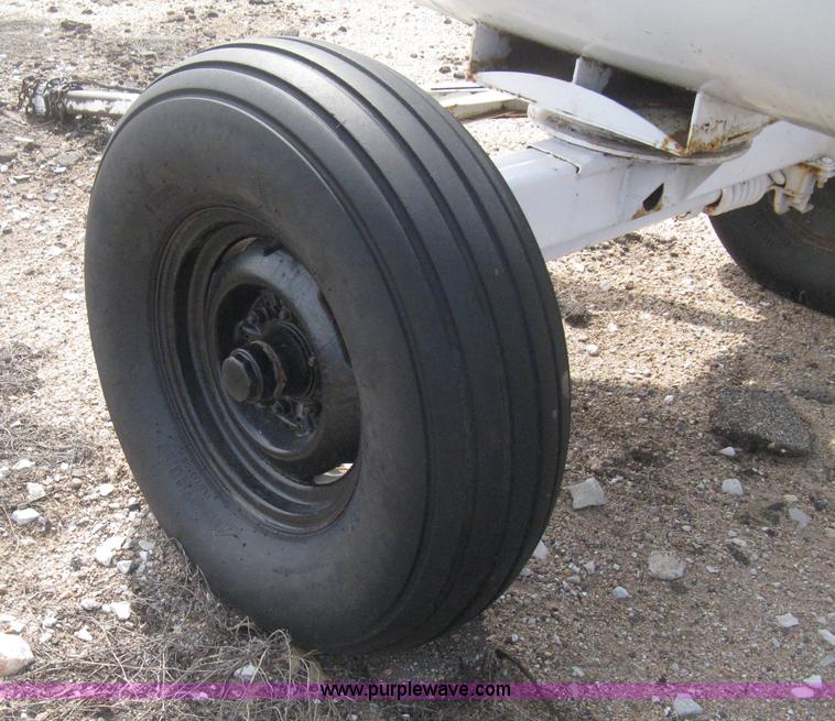 image for item E3238 Anhydrous ammonia tank