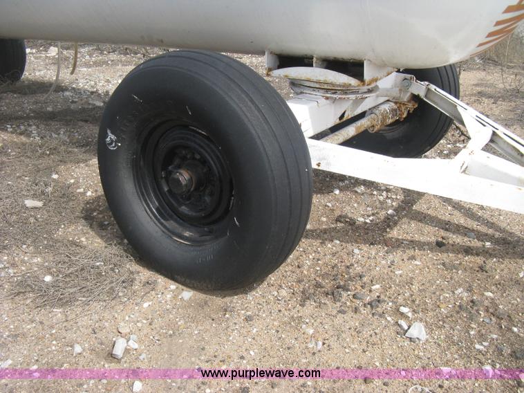 image for item E3238 Anhydrous ammonia tank