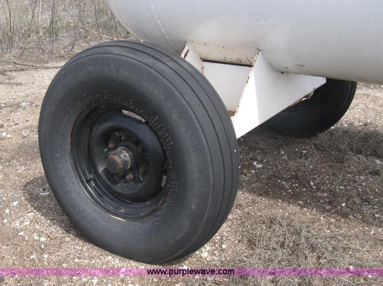 image for item E3238 Anhydrous ammonia tank