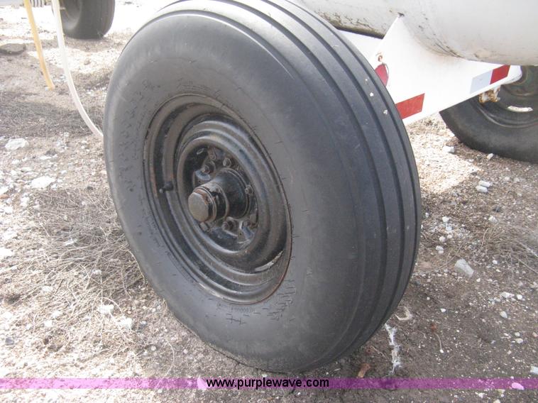 image for item E3238 Anhydrous ammonia tank