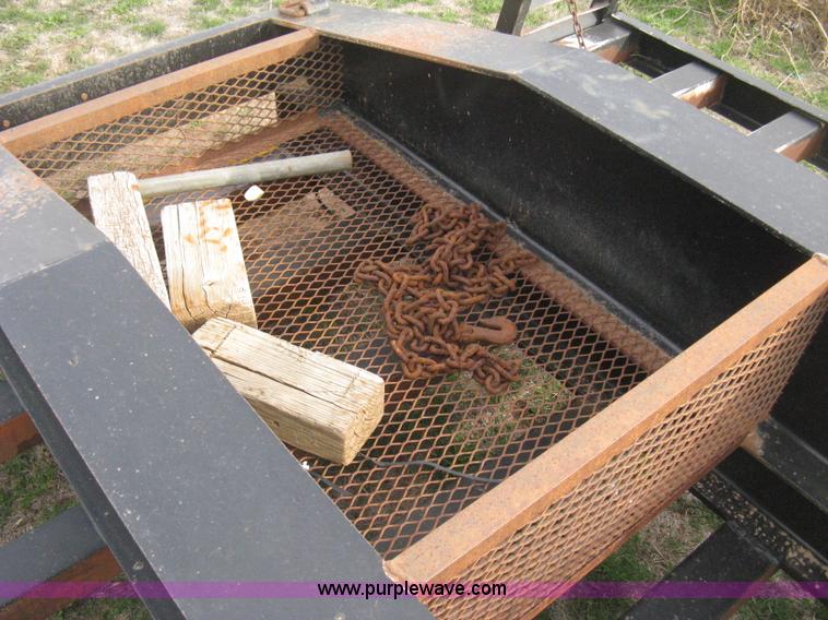 image for item E3240 2002 Neville sprayer trailer