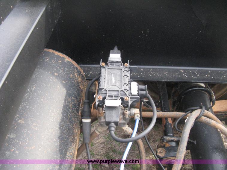 image for item E3240 2002 Neville sprayer trailer