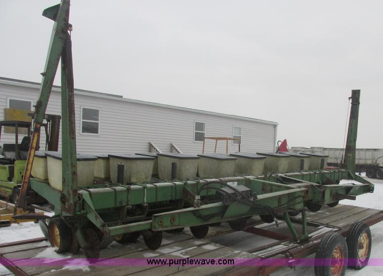 image for item E7117 John Deere 7000 planter