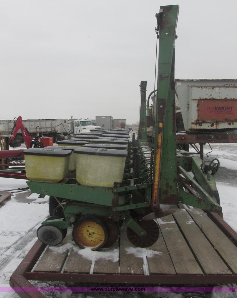 image for item E7117 John Deere 7000 planter