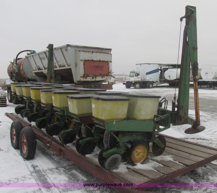 image for item E7117 John Deere 7000 planter