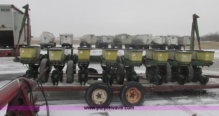 image for item E7117 John Deere 7000 planter