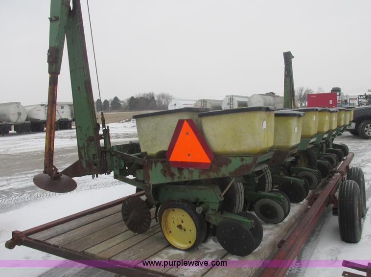 image for item E7117 John Deere 7000 planter