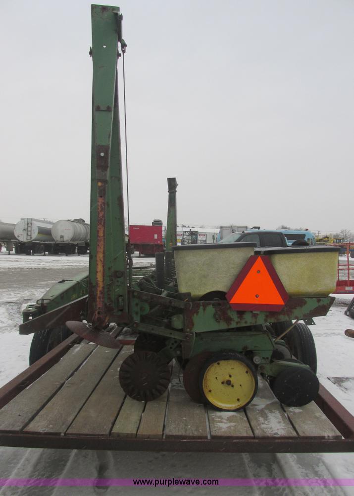 image for item E7117 John Deere 7000 planter