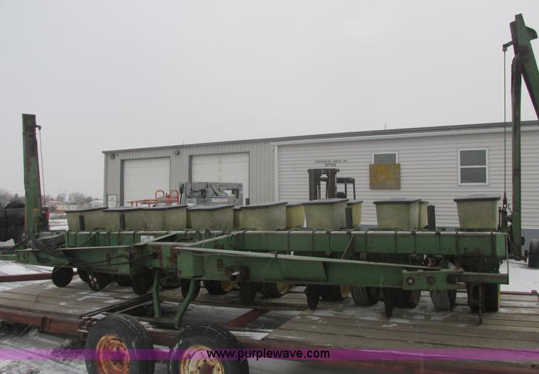 image for item E7117 John Deere 7000 planter