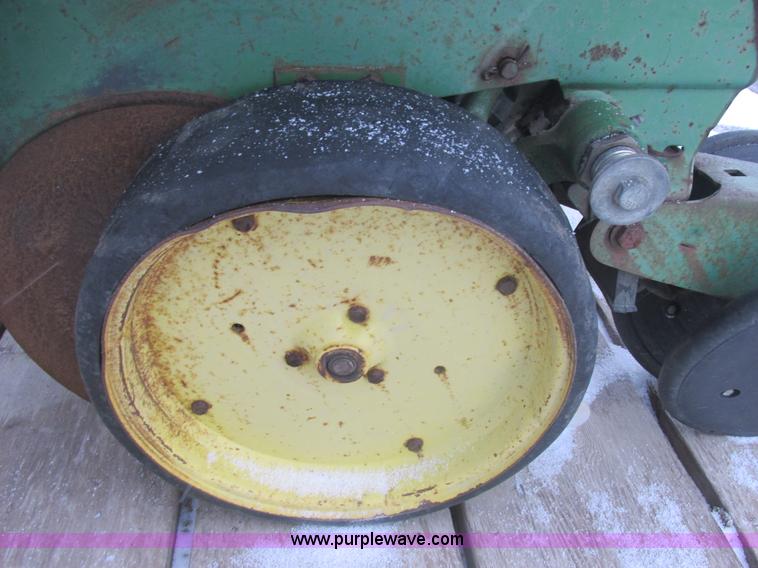 image for item E7117 John Deere 7000 planter