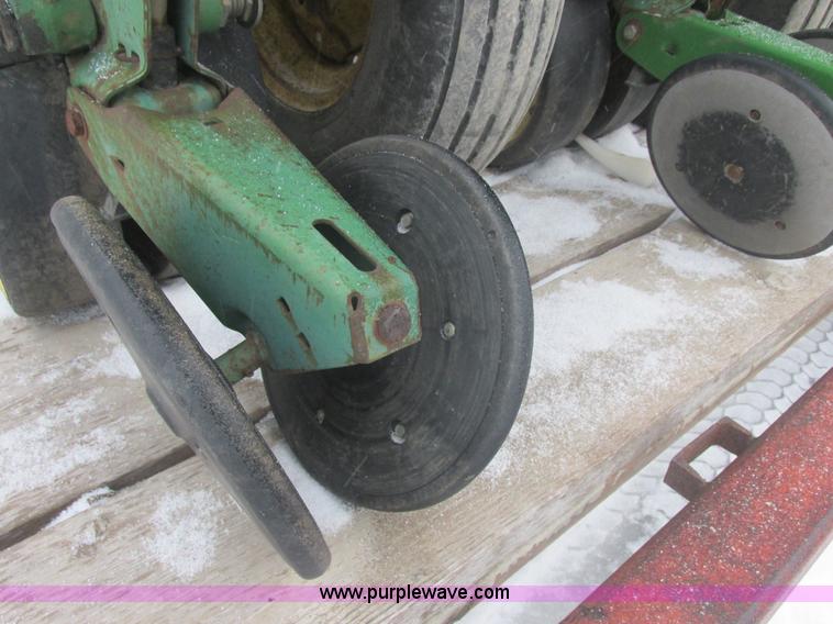 image for item E7117 John Deere 7000 planter