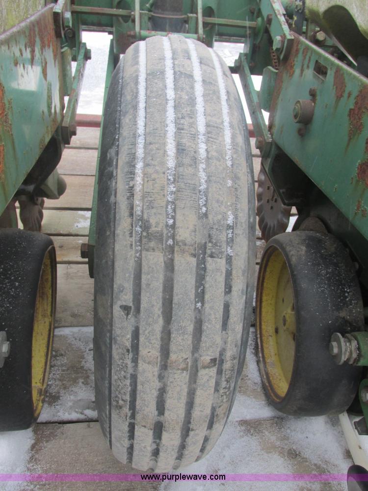 image for item E7117 John Deere 7000 planter