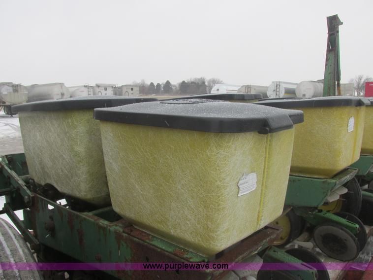 image for item E7117 John Deere 7000 planter