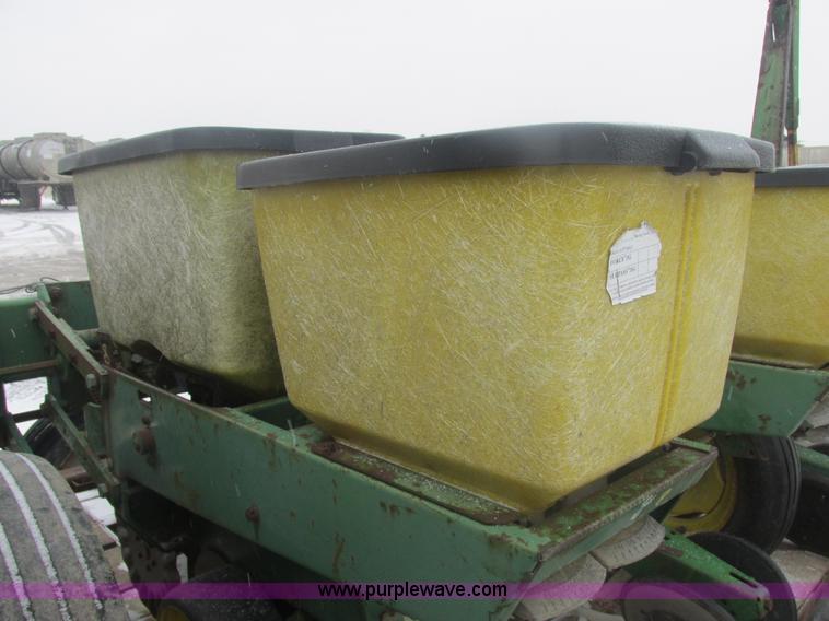 image for item E7117 John Deere 7000 planter