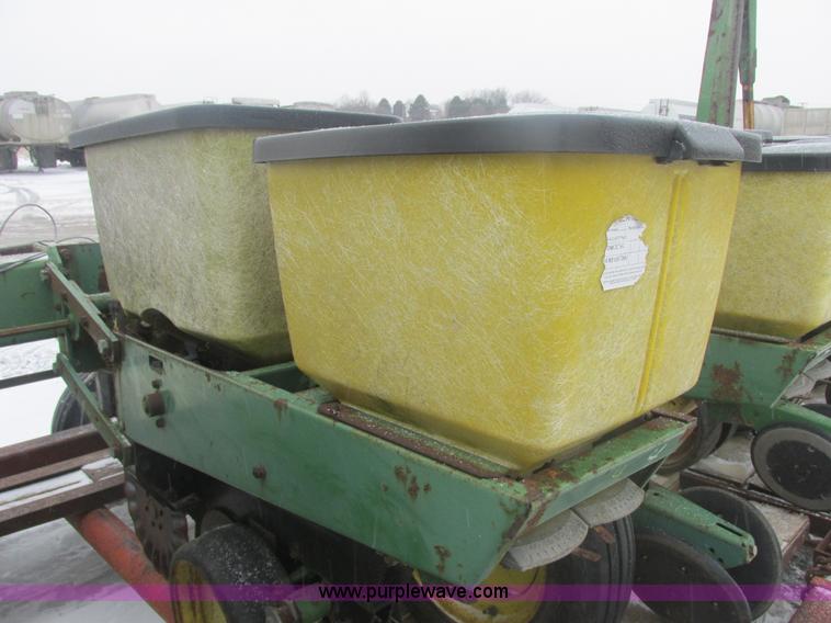 image for item E7117 John Deere 7000 planter