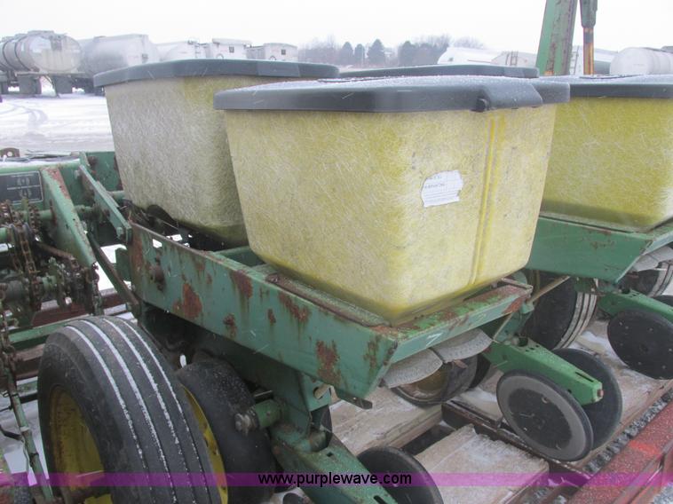 image for item E7117 John Deere 7000 planter