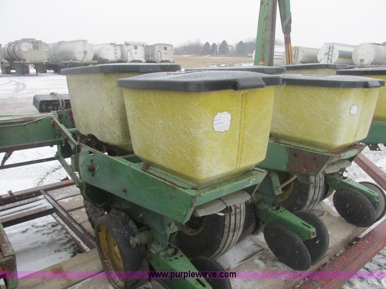 image for item E7117 John Deere 7000 planter