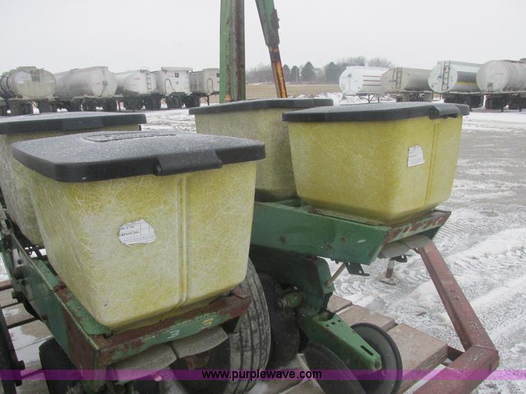 image for item E7117 John Deere 7000 planter