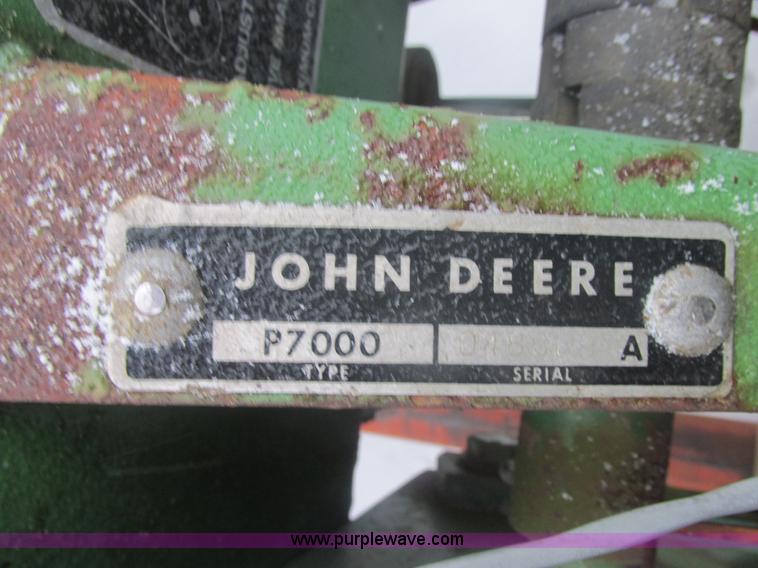 image for item E7117 John Deere 7000 planter