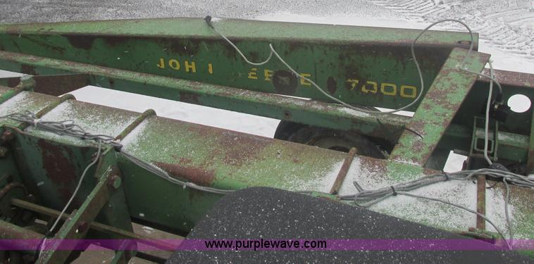 image for item E7117 John Deere 7000 planter