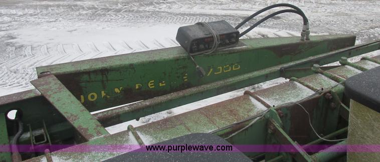 image for item E7117 John Deere 7000 planter