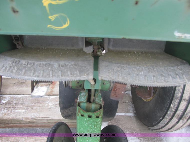 image for item E7117 John Deere 7000 planter